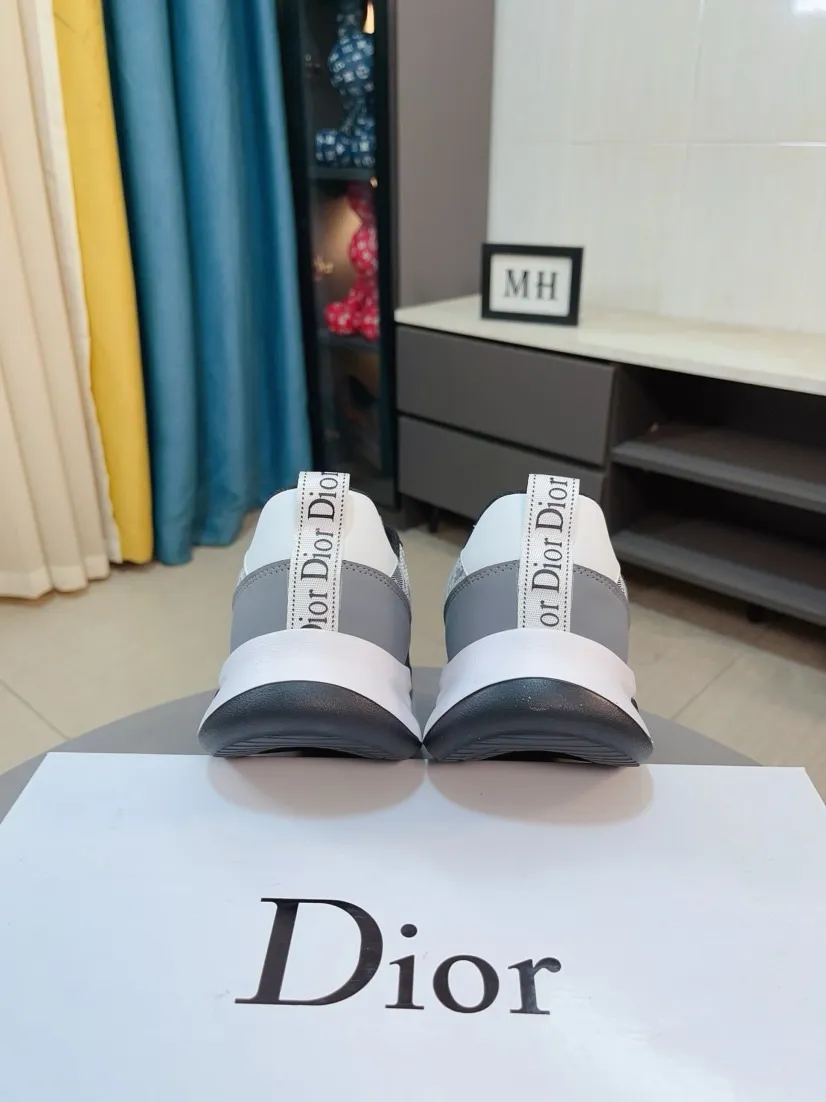 Men's men's shoes 💰440🌹🌹【Dior】Best-selling official website world premiere🔝High-end men's shoes brand official website latest series: The upper is made of imported cowhide with specially designed fabrics➕Mesh breathable lining. Make walking more convenient and comfortable! Compared with the official quality, Midea’s 1:1 replica. Create a fashionable personality to set off your uniqueness! A must-have for trendy men! Classic style. Men's sizes: 38-44.